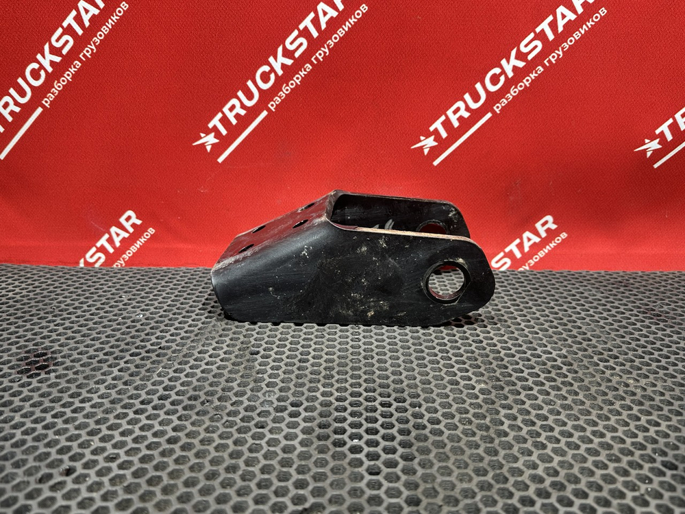 Кронштейн амортизатора заднего