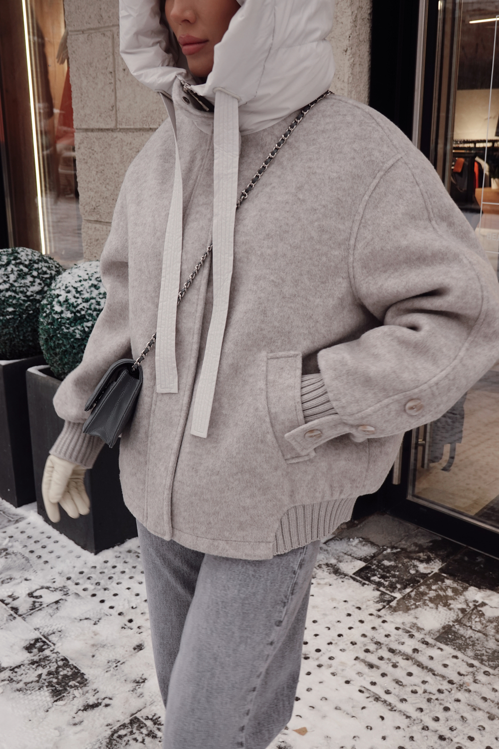 Пуховик средней длины из шерсти с капюшоном