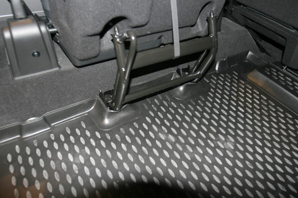 Коврик в багажник для LAND ROVER Defender 110 5D, 2007- длин, внедорожник (полиуретан) арт.NLC.28.08.G13