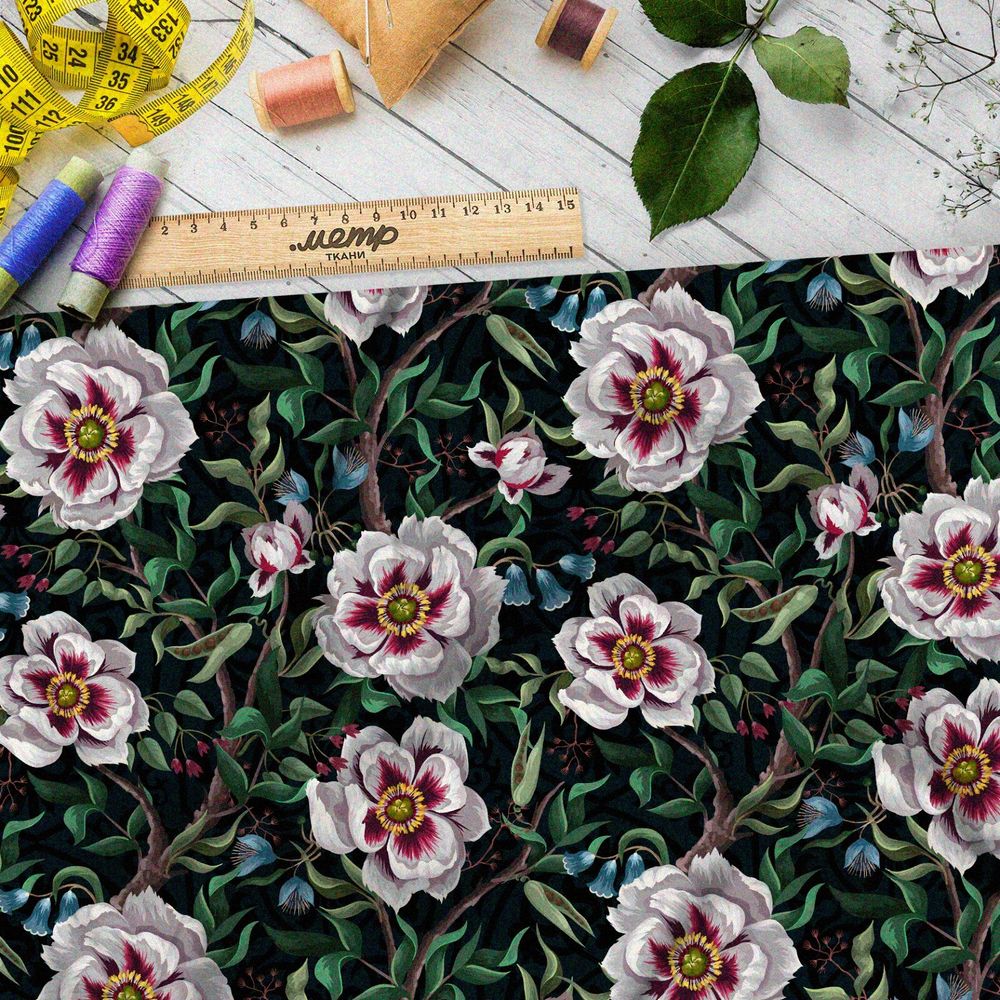 Ткань дюспо красочные цветы на зелёных лозах