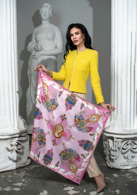 Платок «Винтажный гротеск» розовый