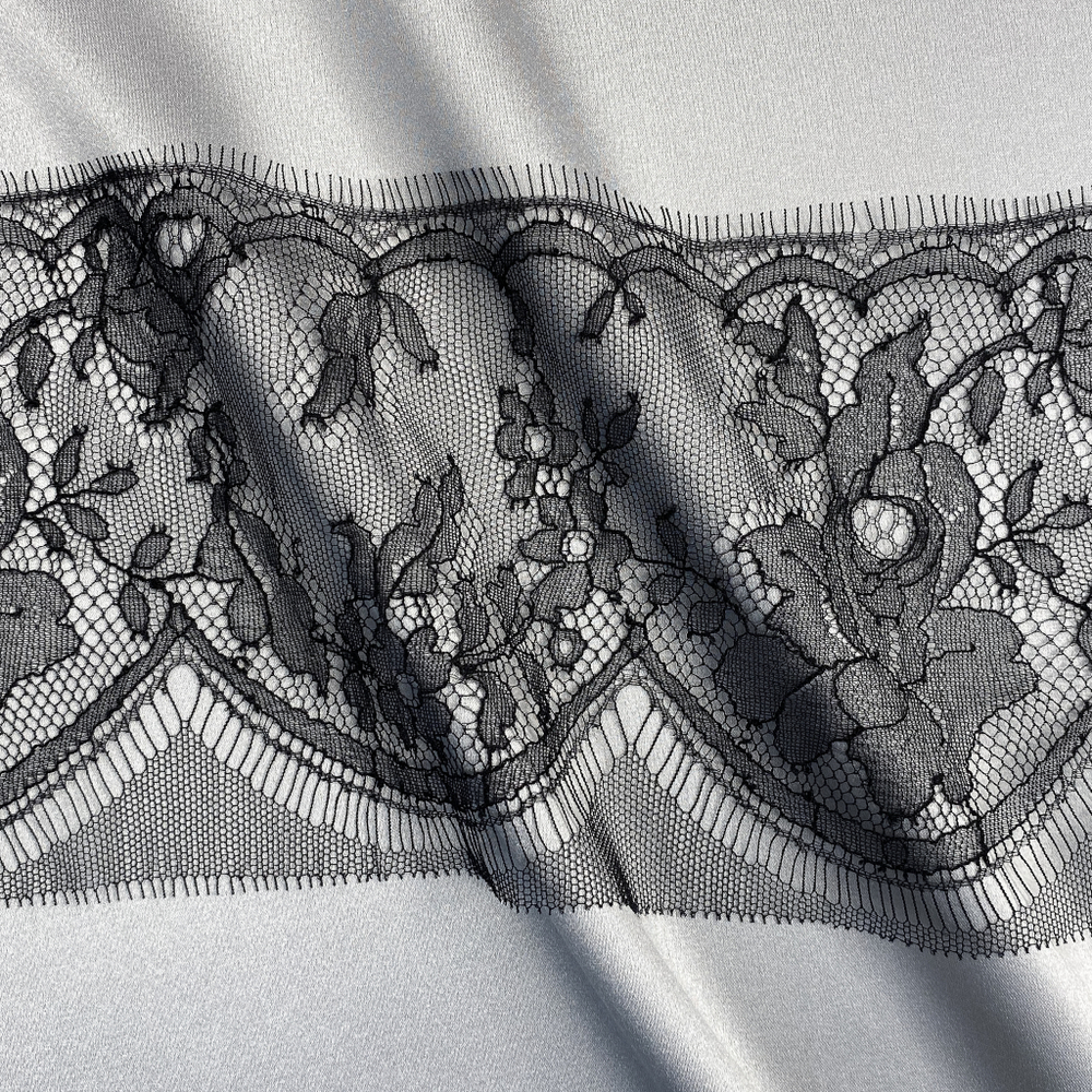 Французская кружевная лента с мотивом из бутонов роз