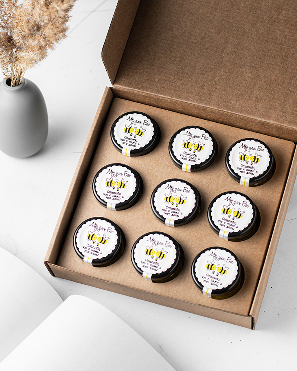 Набор свадебных бонбоньерок (свадебные комплименты для гостей) "Пчелки", 9 баночек с медом по 35 грамм