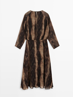 Massimo Dutti Платье из струящейся ткани с анималистическим принтом, коричневый