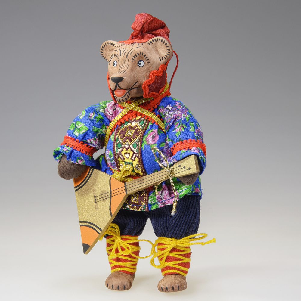Ёлочная игрушка Медведь в колпаке с балалайкой
