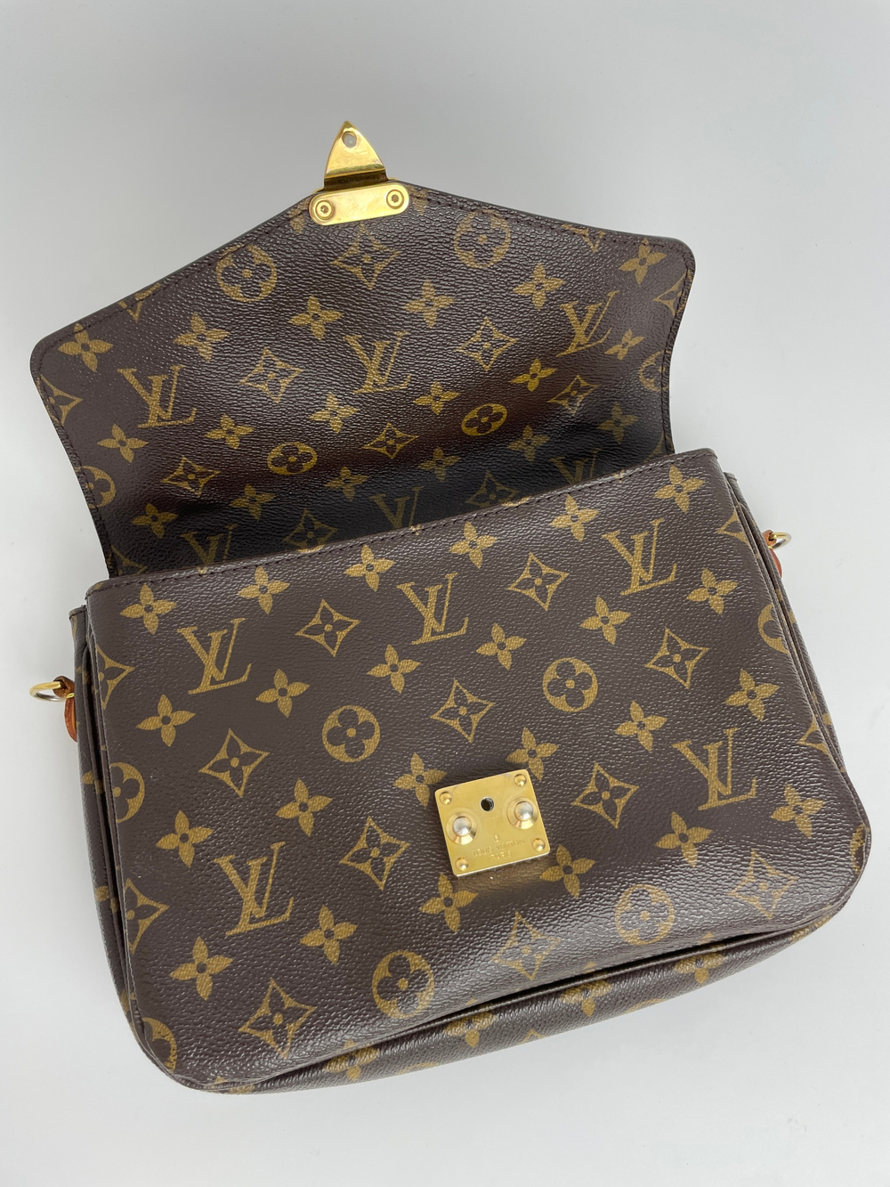 Сумка Louis Vuitton POCHETTE METIS