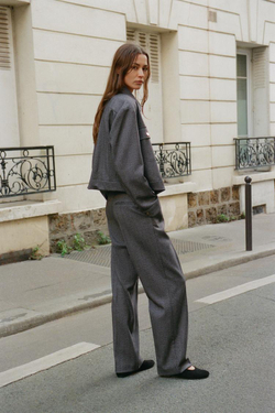 ZARA КУРТКА В ЕЛОЧКУ С КАРМАНАМИ, СЕРЫЙ