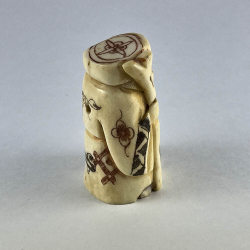 Статуэтка нэцкэ Дед с мешком риса и посохом