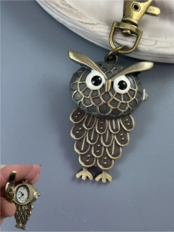 Часы с карабином и цепочкой