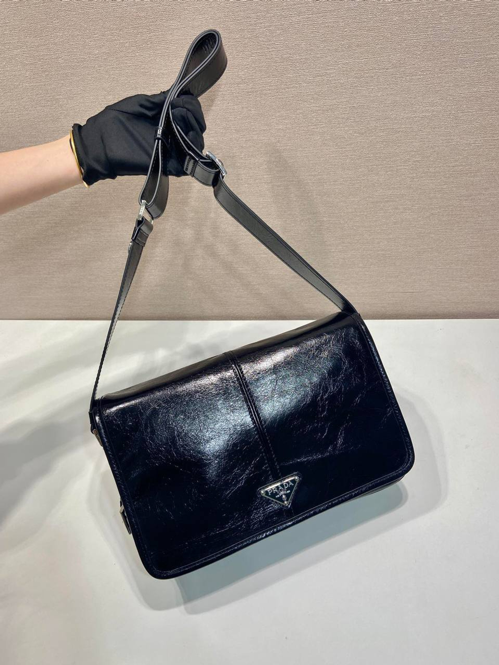 Сумка-мессенджер Prada