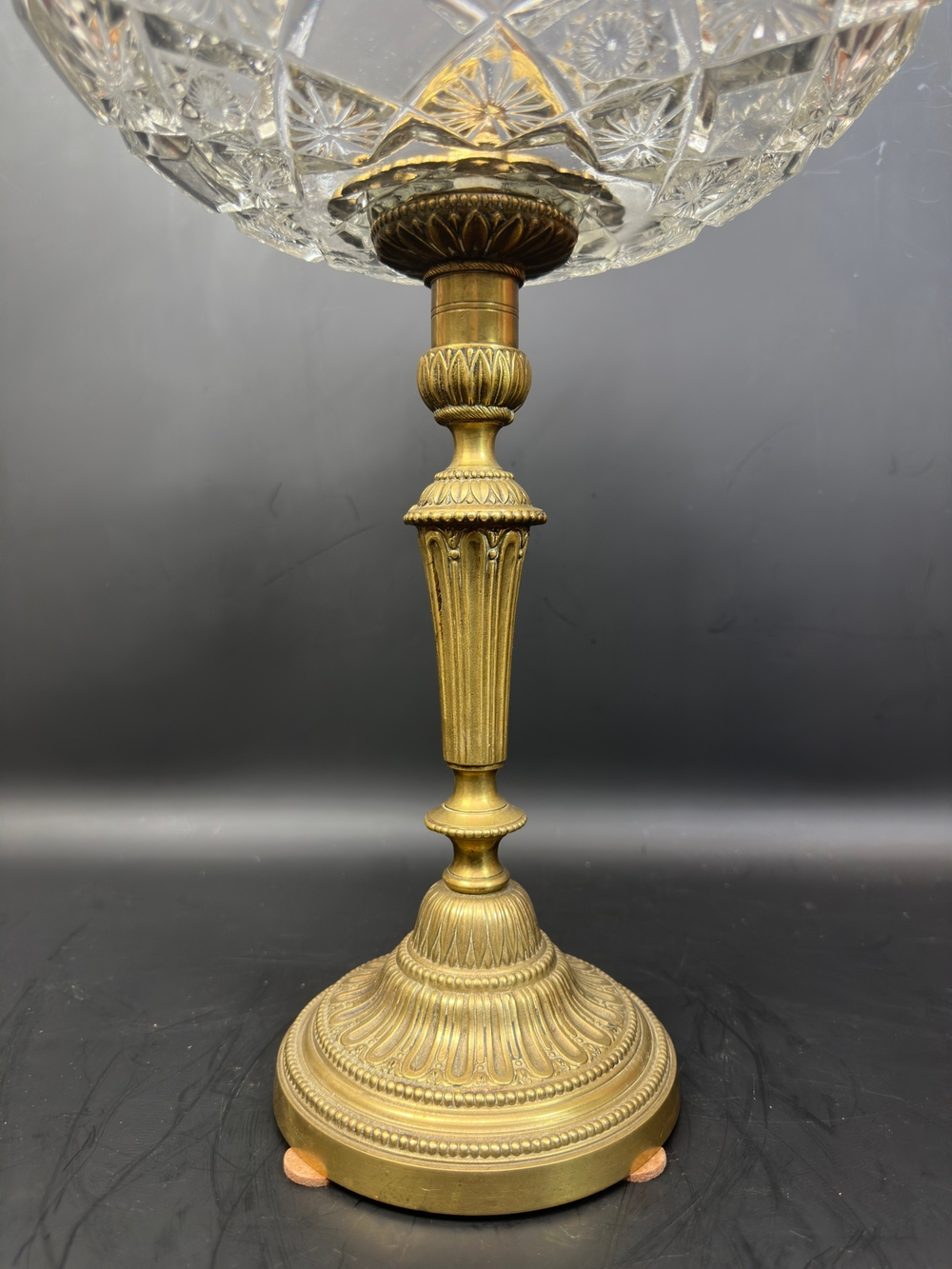 Старинная ваза-конфетница на бронзовой подставке