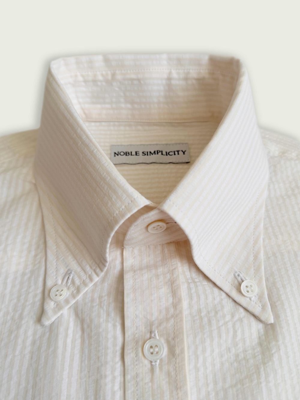 Рубашка button-down (с воротником на пуговицах) из сирсакера в молочную полоску