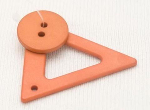 Застёжка треугольник с круглой пуговицей, оранжево-терракотовая