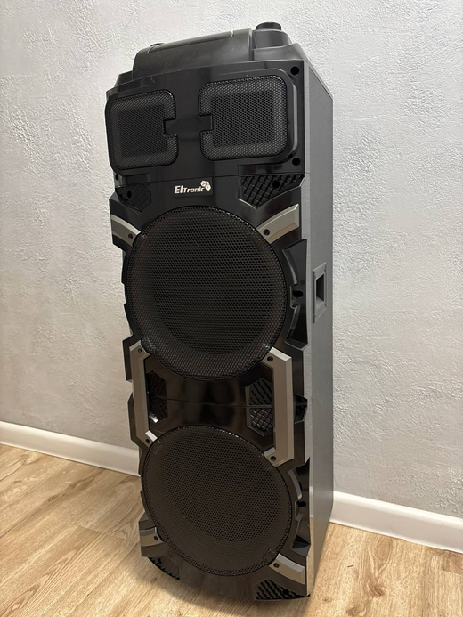 Музыкальное оборудование для больших площадок и гражданских панихид.