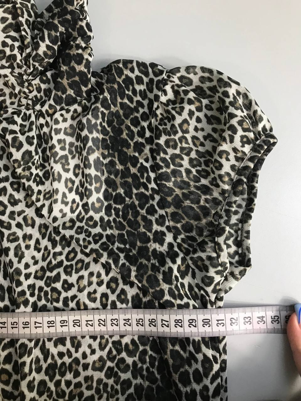 Блузка Zara тонкая и легкая, визуально на 44/46 размер