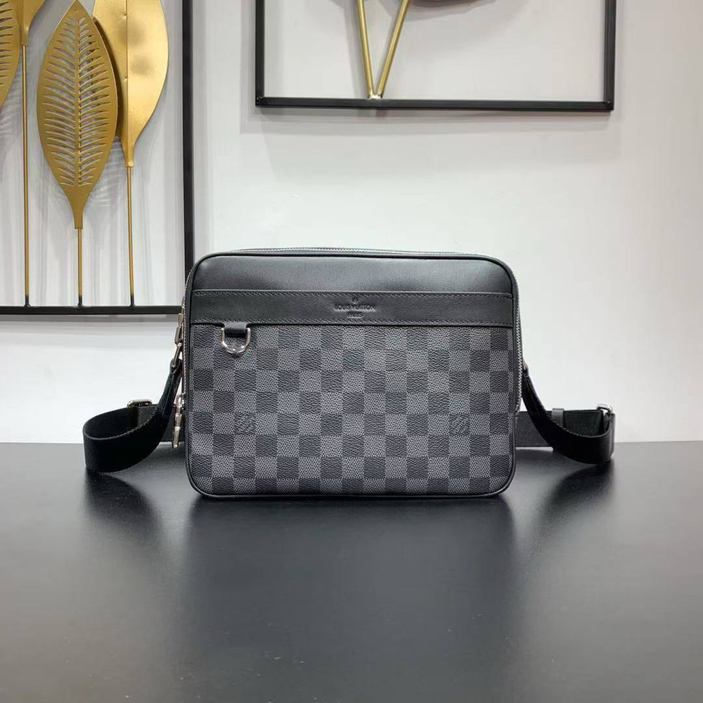 Сумка-мессенджер Louis Vuitton