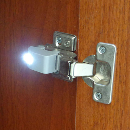 Клипса светодиодная для петли, с сенсором, свет белый (3*1.5В LR44 в компл.) 40*27*19мм