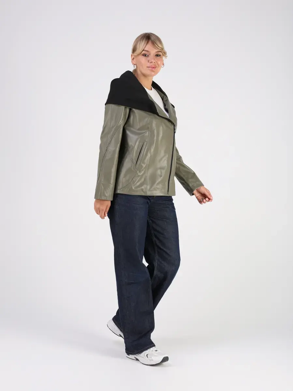 Кожаная куртка демисезонная с капюшоном