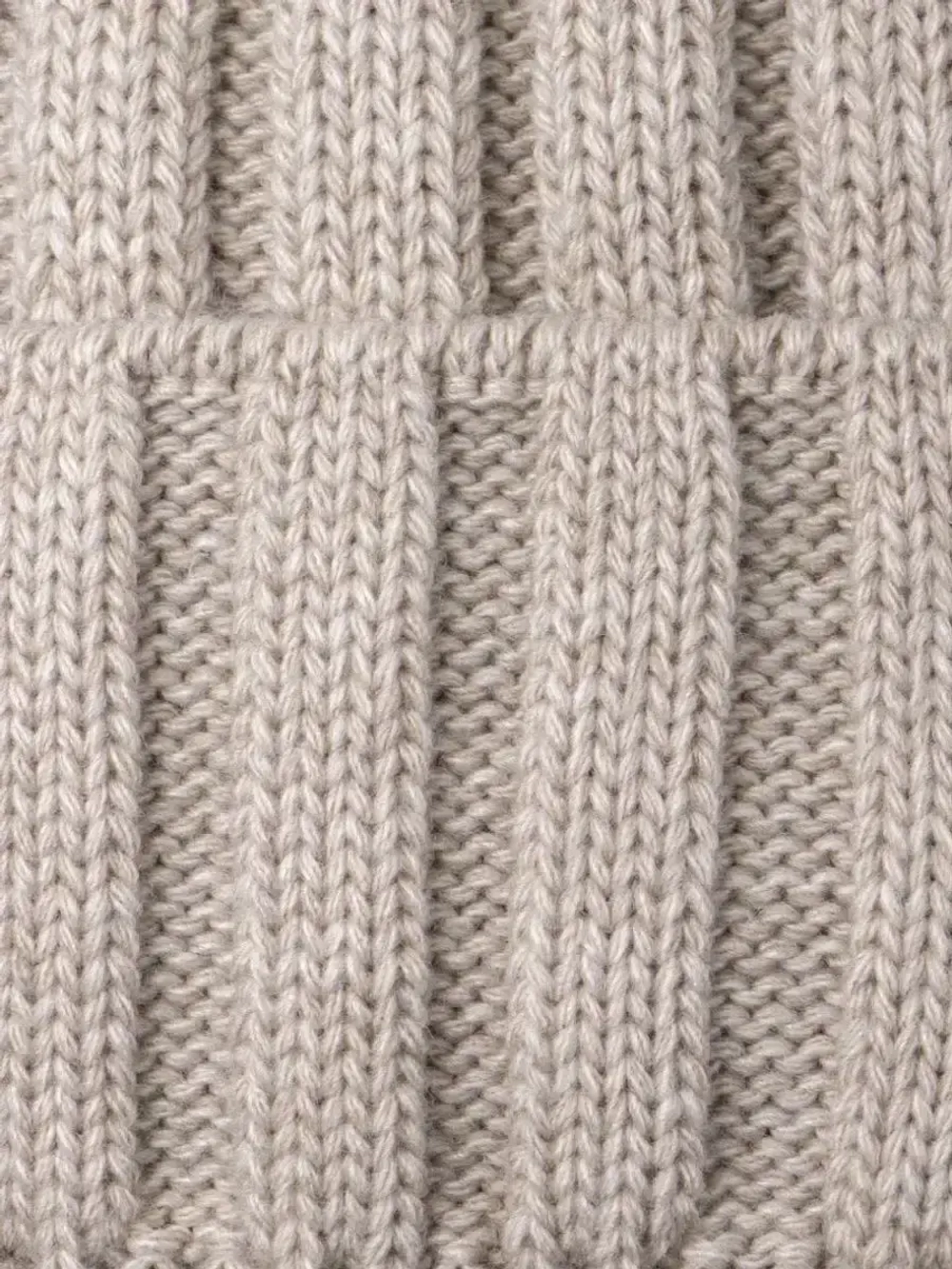 Шапка детская зимняя вязаная с помпоном