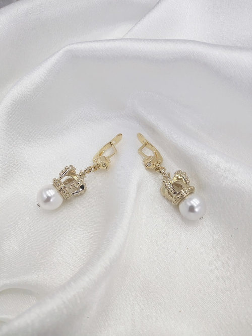 "Корона мод." серьги в золотом покрытии из коллекции "Жемчужная" от Jenavi с английским замком