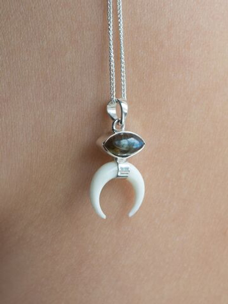 Подвеска ЛУННИЦА, серебро/слоновая кость/лабрадор