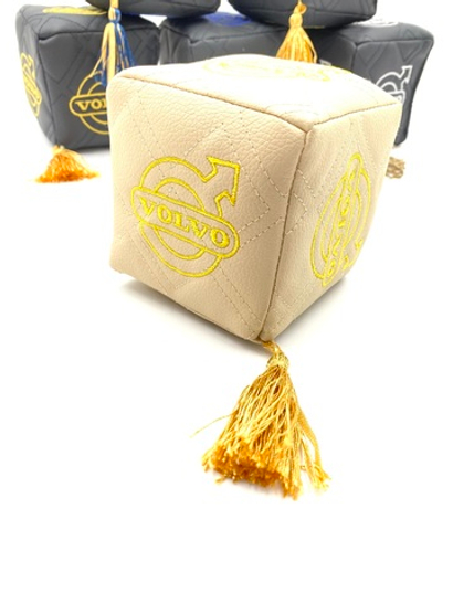 Кубик VOLVO (экокожа, бежевый с золотой вышивкой)