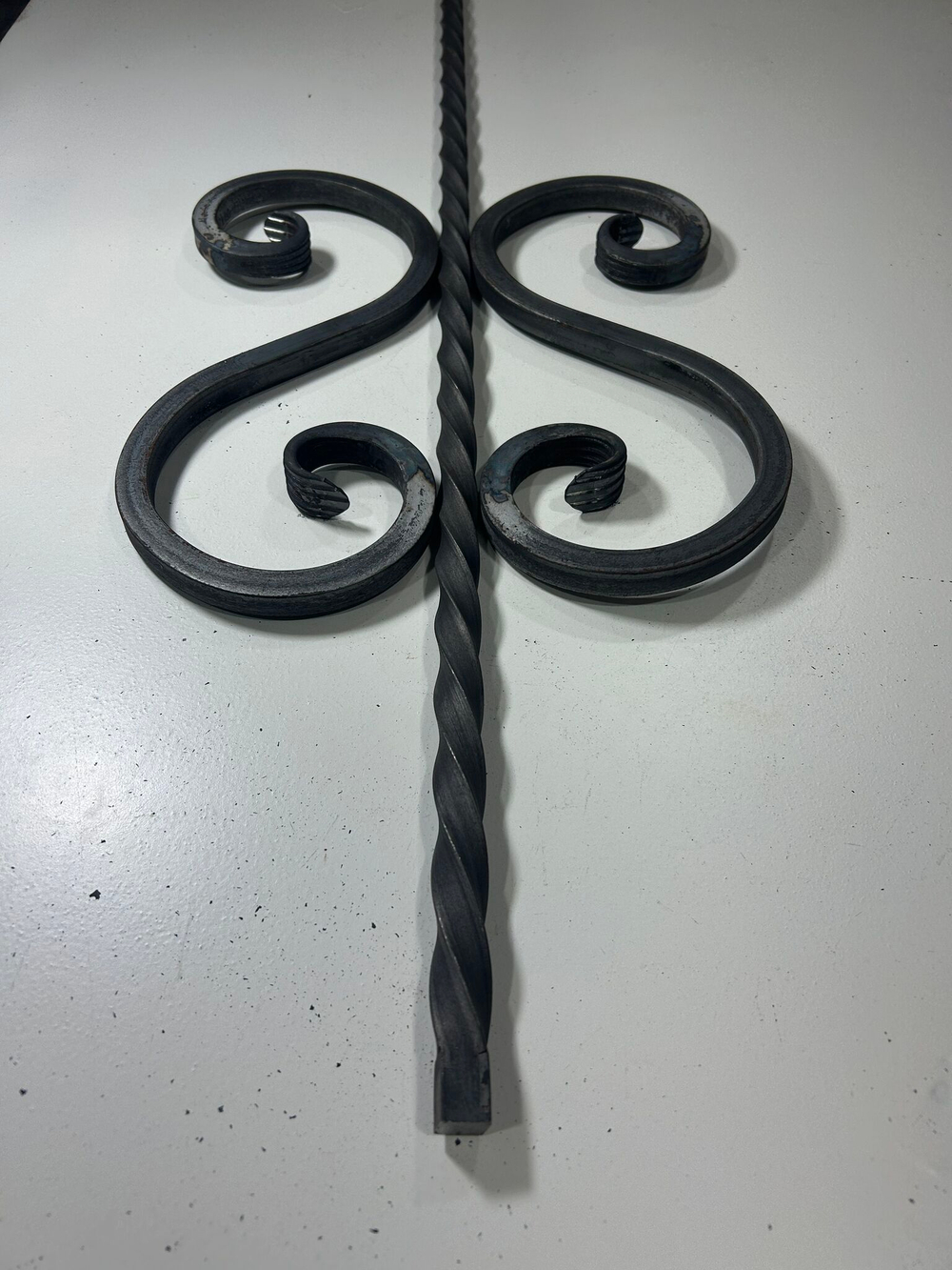 Кованый элемент волюта 130х330мм квадрат полнотелый 14х14мм