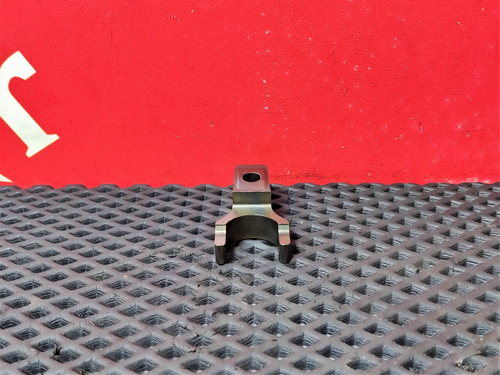 Кронштейн форсунки топливной