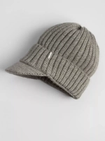 Шапка для мальчика с козырьком на осень