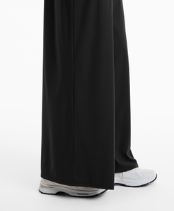 OYSHO Брюки Light Touch со складками и широкими штанинами, черный