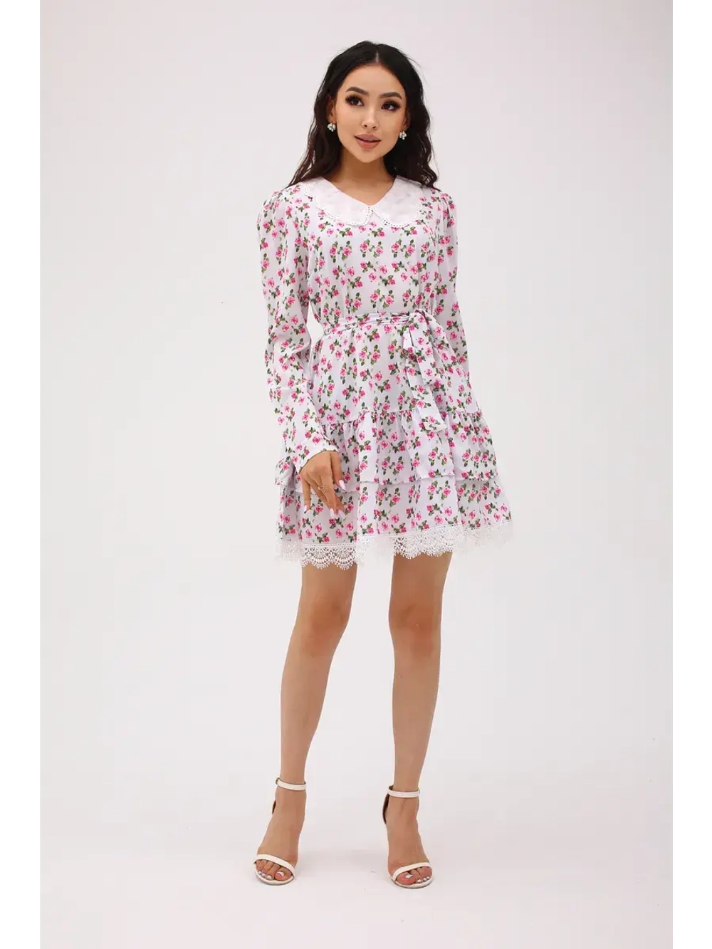 Летнее платье с кружевами короткое в цветочек