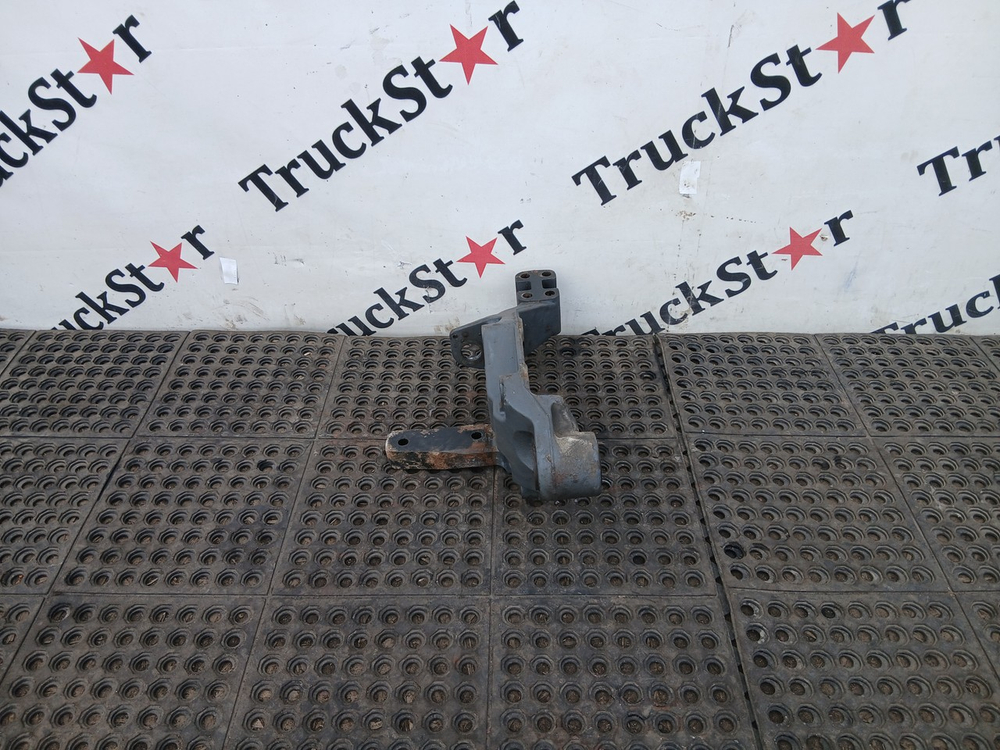 Кронштейн передней рессоры левый 2017 г.