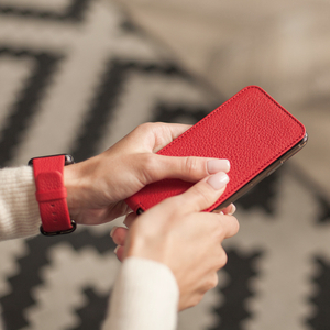 Чехол кожаный для iPhone 11 Pro красного цвета