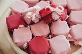 Идеи подарков гостям на свадьбе от молодоженов - свадебные бонбоньерки