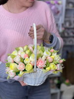 корзина с 55 тюльпанами из мыла