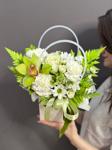 Сумочка с цветами в зеленой гамме