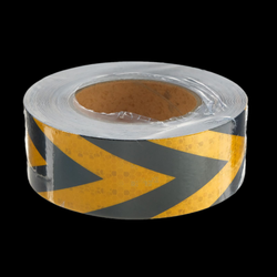 Светоотражающая лента жёлто-чёрная (стрелка) 50 мм х 25 м