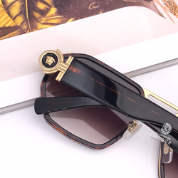 Солнцезащитные очки Versace