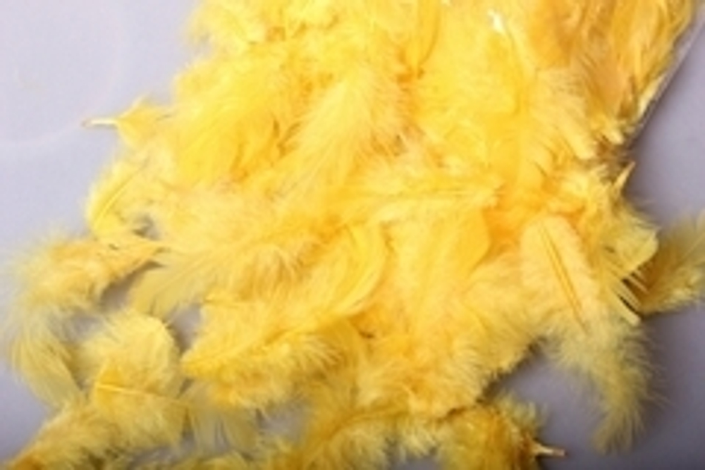 Перья желтые в пакете 10 гр.