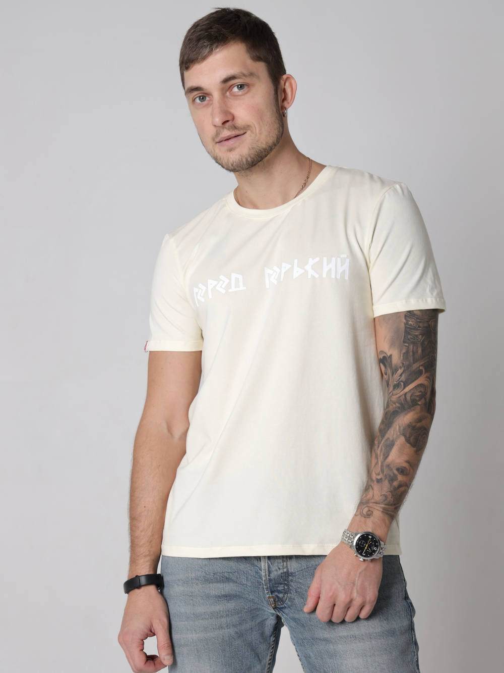 Футболка экрю Город Горький руны