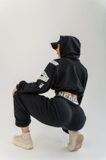 УКОРОЧЕННАЯ ТОЛСТОВКА TRAINING CROPPED HOODIE MUSCLE MOMMY 619 ЧЕРНАЯ