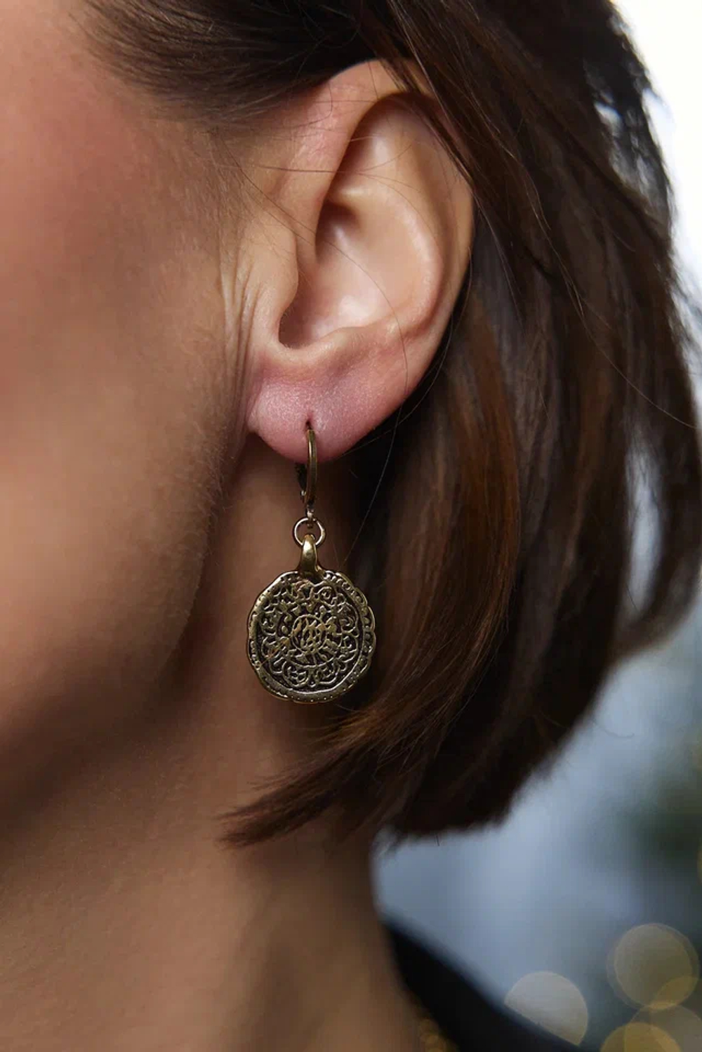 Серьги монеты этника на замке левербек, оттенок золото антик