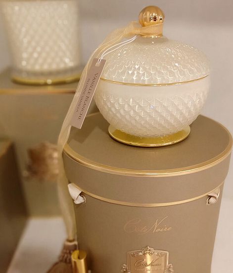 Blonde Vanilla, круглая кремовая свеча Арт-деко с кисточкой, Cote Noire