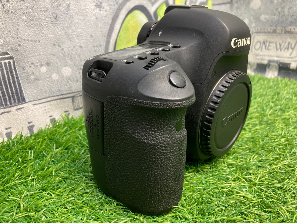 Canon EOS 6D (8.300 кадров)