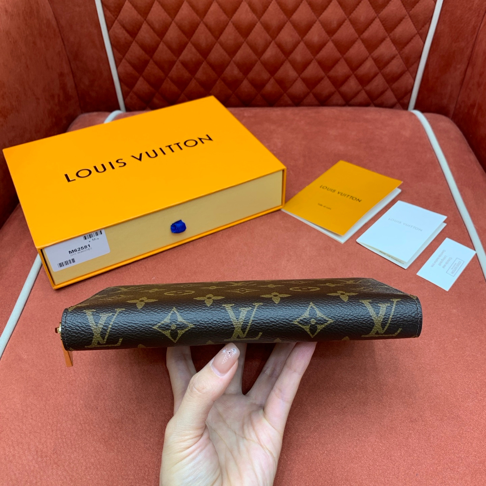 Louis Vuitton Zippy Organizer