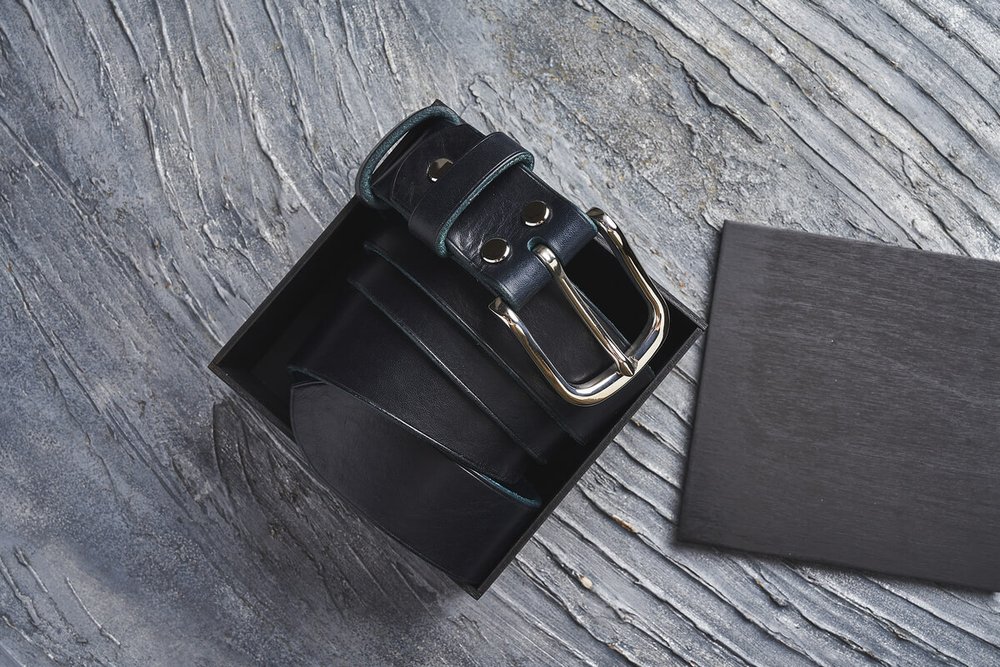 Ремень из текстурной итальянской кожи, цвет «грозовой», хромированная пряжка