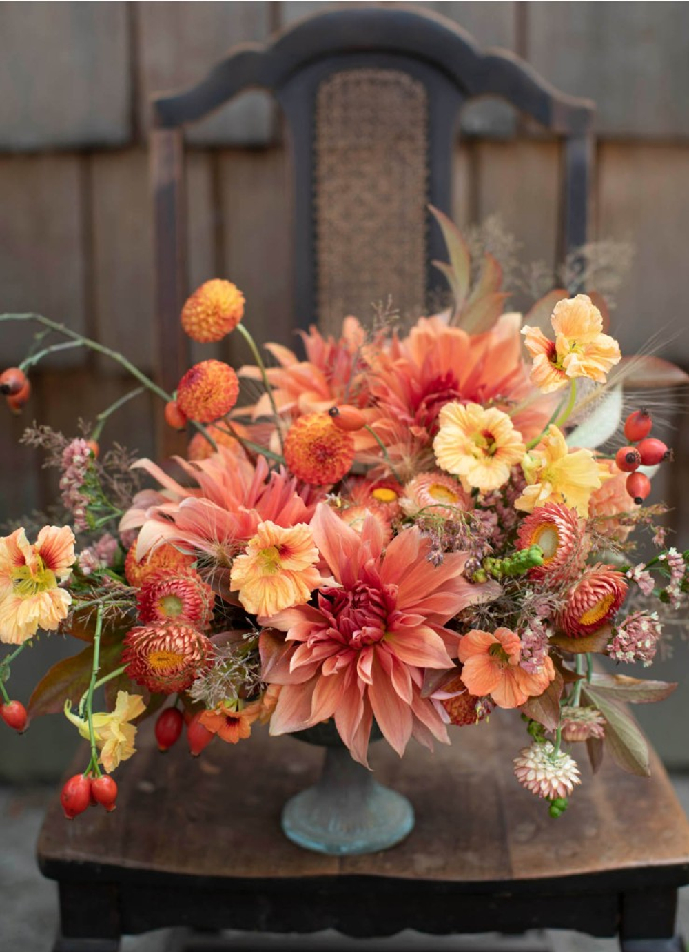 Floret Farm`s. Discovering Dahlias: A Guide to Growing and Arranging Magnificent Blooms