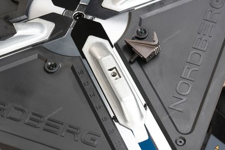 Цена на NORDBERG (4639,5IDG 380) Станок шиномонтажный полуавтомат, двухскоростной, стол с накладками, 380 В, серый