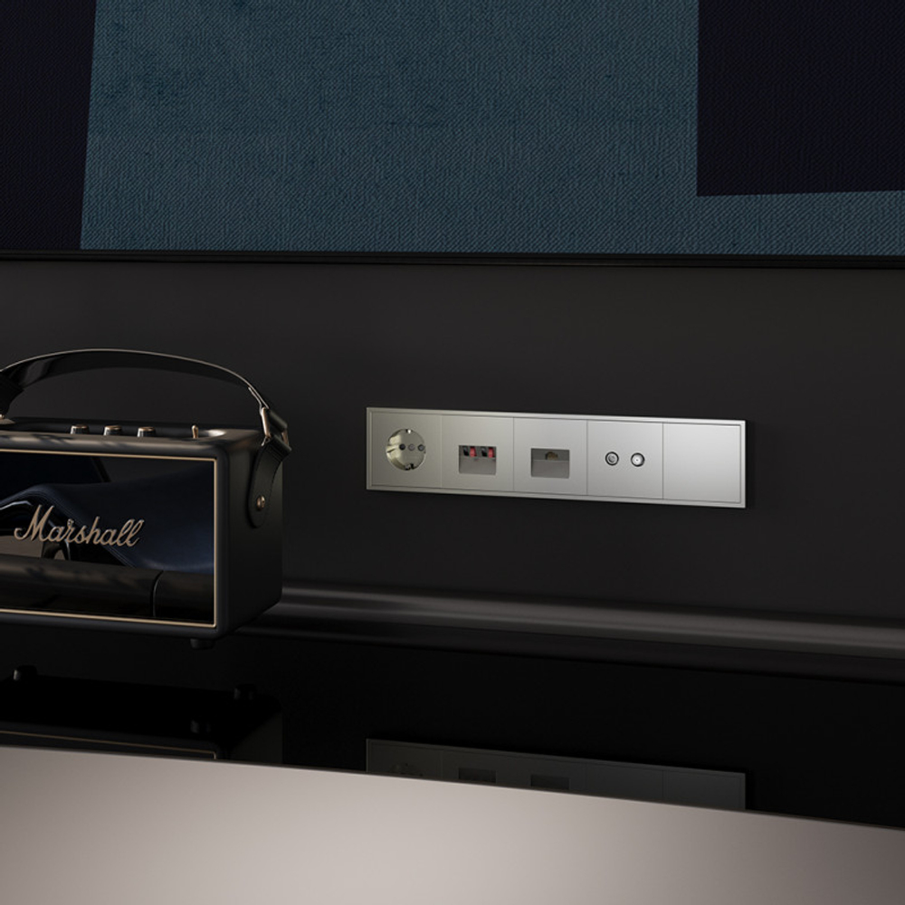 Розетка встраиваемая VOLTUM S70 с заземлением и защитными шторками, 16А, (шелк)