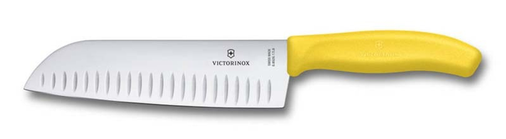 Фото нож Santoku VICTORINOX SwissClassic, рифлёное лезвие из нержавеющей стали 17 см, жёлтая пластиковая рукоять, в картонном блистере